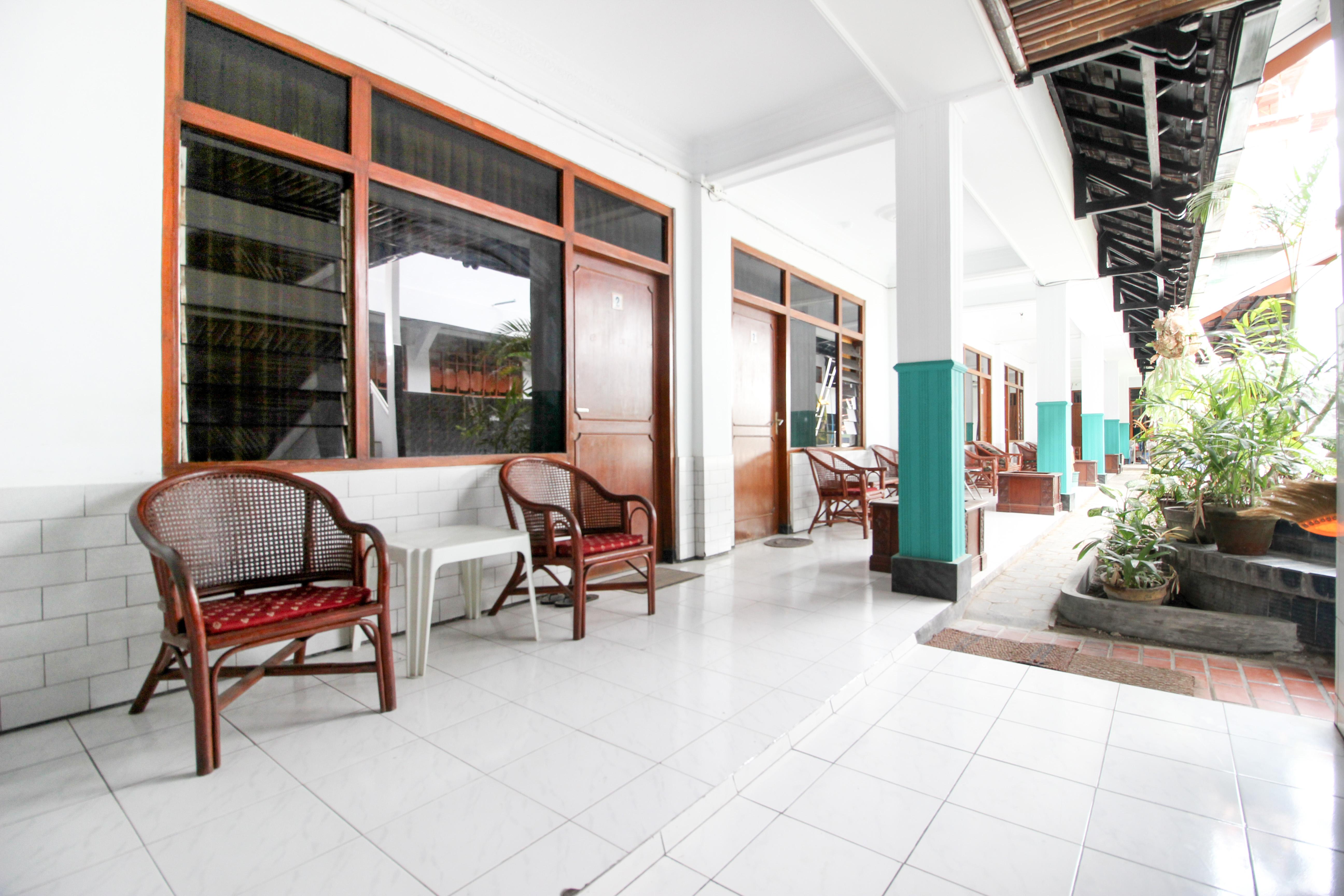 Reddoorz Plus Near Alun Alun Selatan Yogyakarta Ngoại thất bức ảnh
