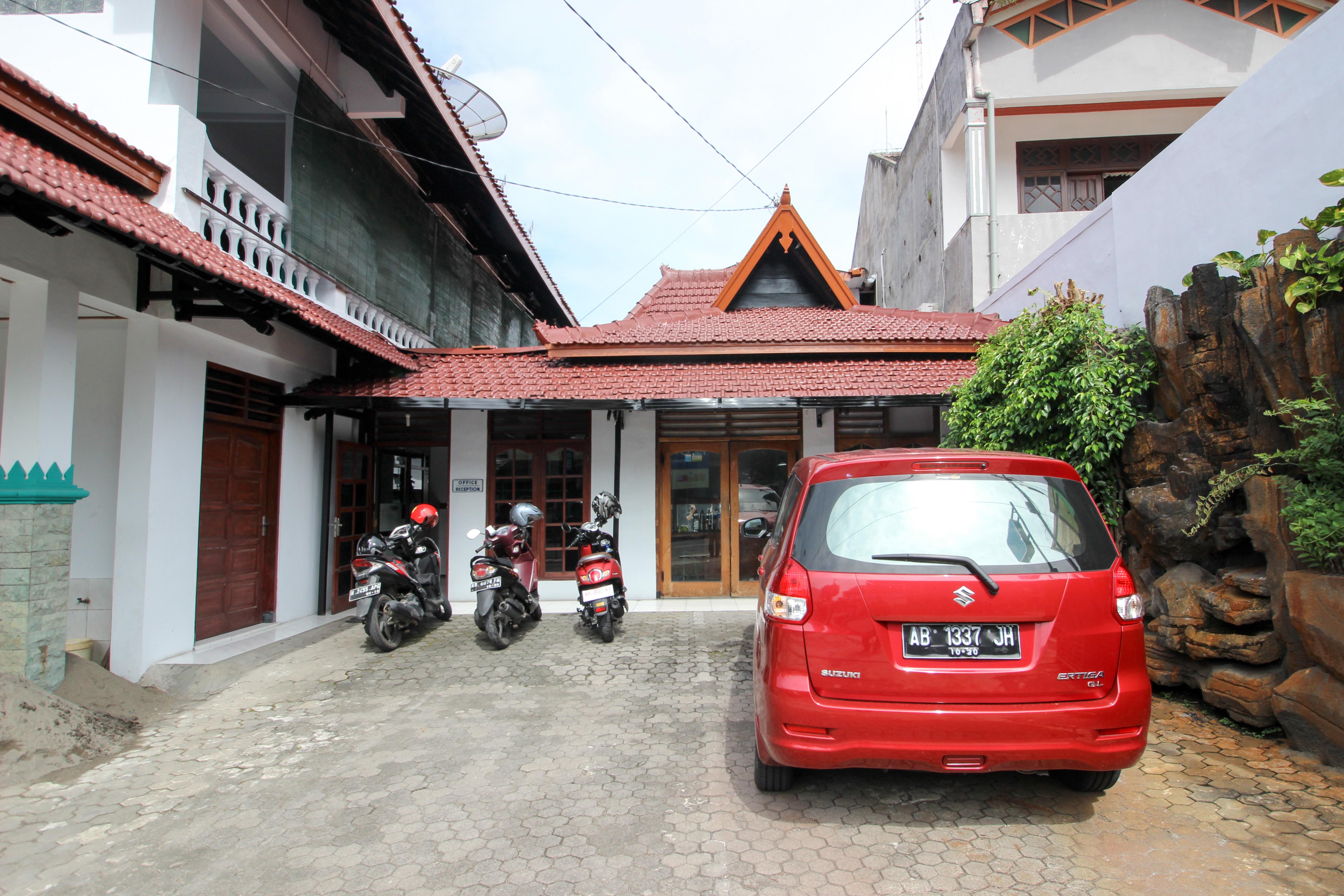 Reddoorz Plus Near Alun Alun Selatan Yogyakarta Ngoại thất bức ảnh