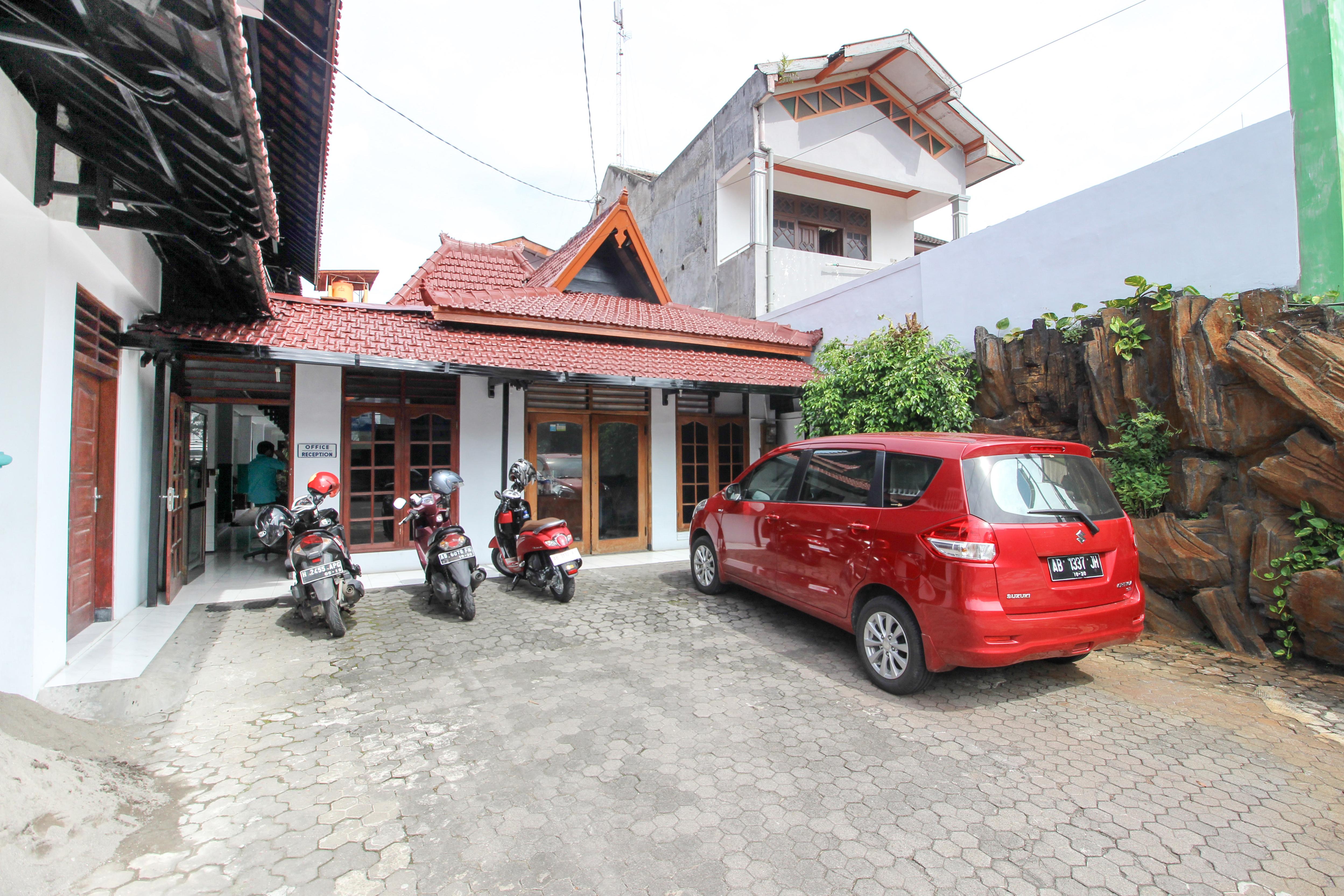 Reddoorz Plus Near Alun Alun Selatan Yogyakarta Ngoại thất bức ảnh